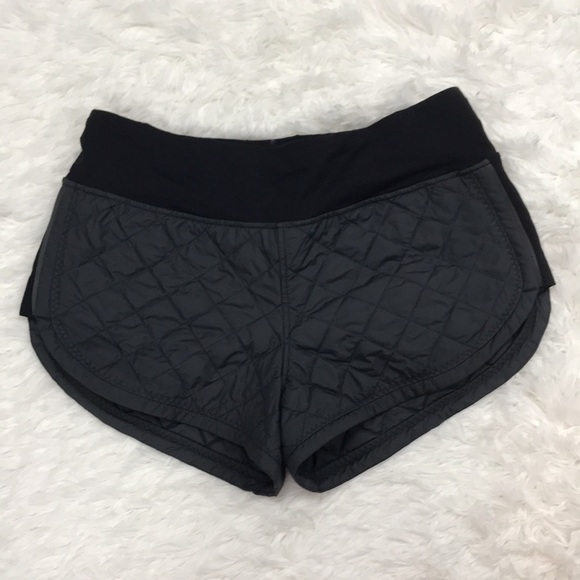 Lululemon Hot Cheeks Short Black - Picture 1 of 7